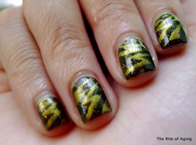 "Struck by Gold" Nail Art: Zoya - Goldie, Sephora by OPI - 212 Sephora