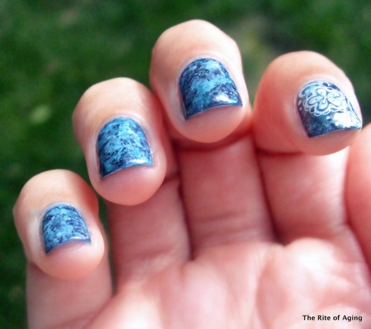 Blue Marble Cling Wrap Nail Art | The Rite of Aging