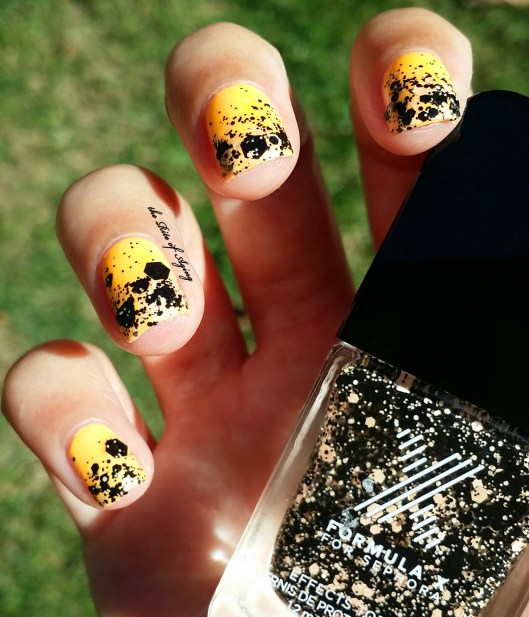 Halloween Glitter Gradient Nail Art | The Rite of Aging