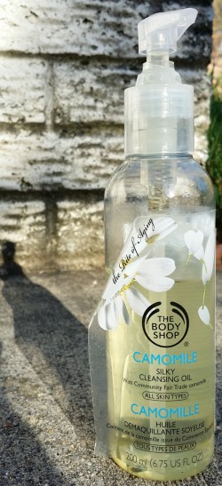 Make-up Removal Routine - The Body Shop Camomile Silky Cleansing Oil | The Rite of Aging